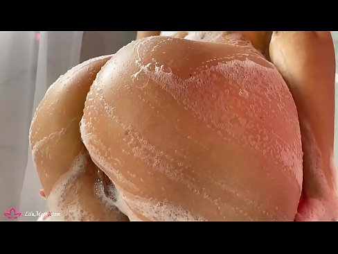 ❤️ Brunette o ipholla litho tsa botona kapa botšehali ho li khotsofatsa Pussy e nang le Vibrator ho ea ho Intense Orgasm in Shower litšoantšong tsa bootsoa st.porno-negrov.ru